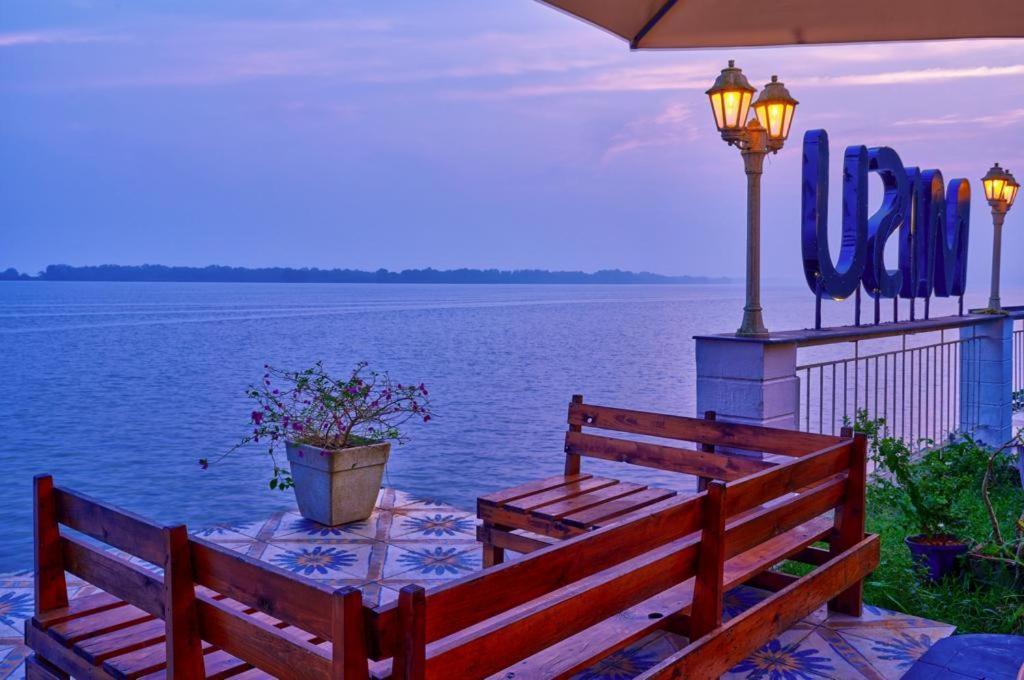 Blu Missel By The River Ribandar Екстериор снимка