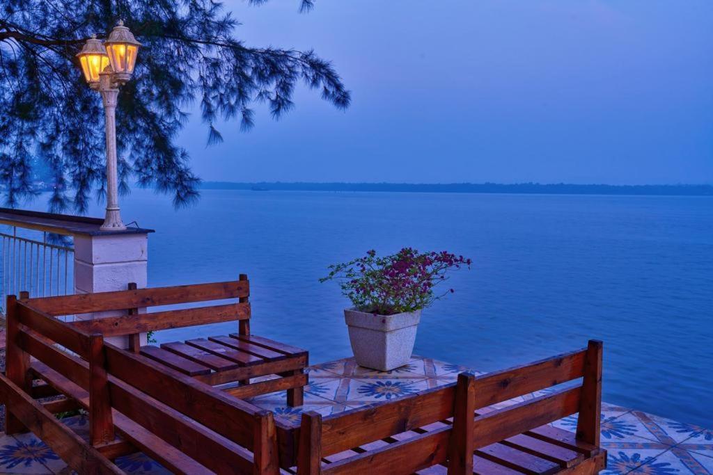 Blu Missel By The River Ribandar Екстериор снимка