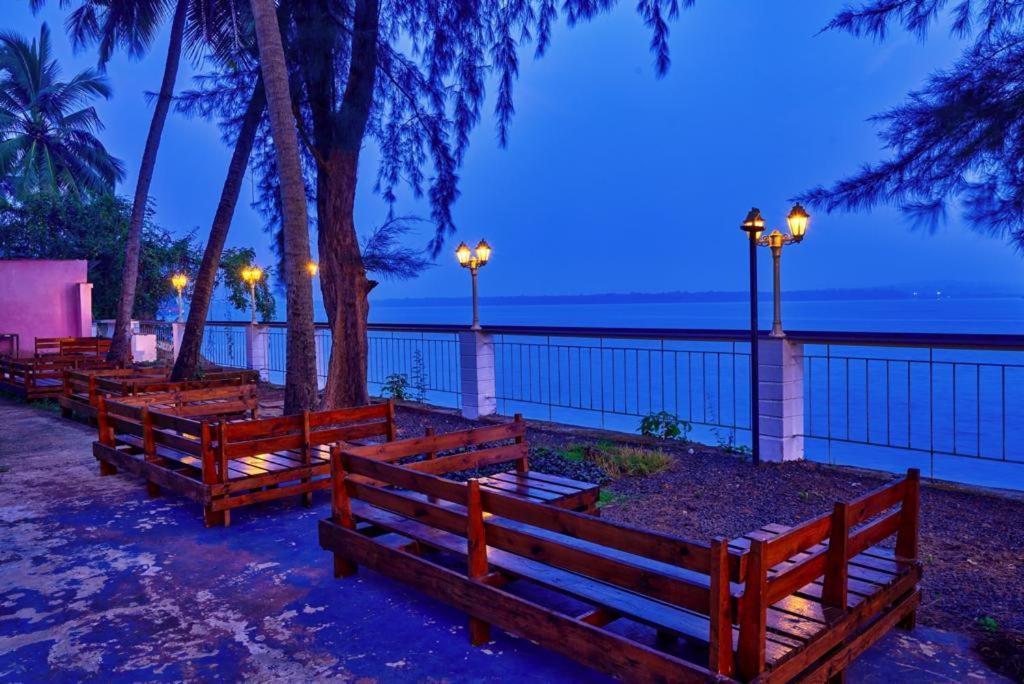 Blu Missel By The River Ribandar Екстериор снимка
